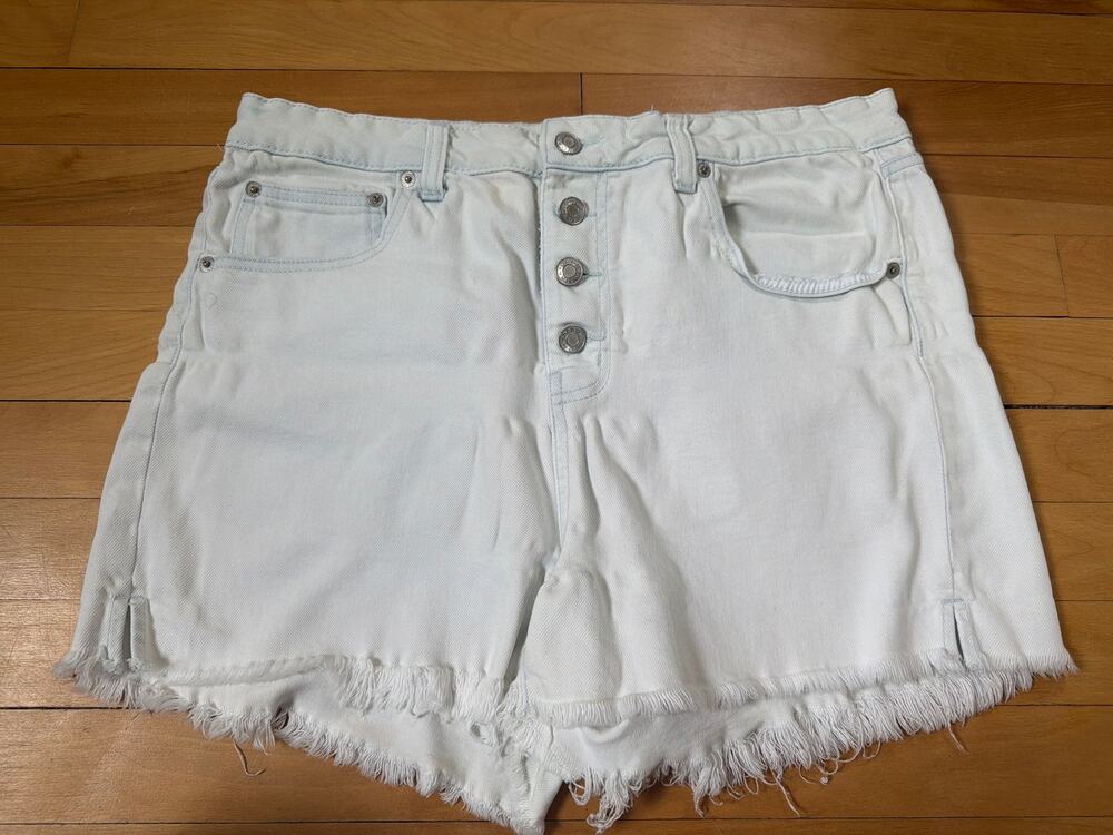 OAT size 31 Distressed Hem High Rise White Shorts